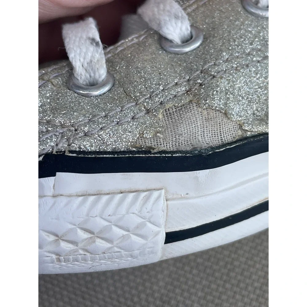 Converse Chuck Taylor All Star Kids Size 2 Silver Glitter Good Low Top Sneakers